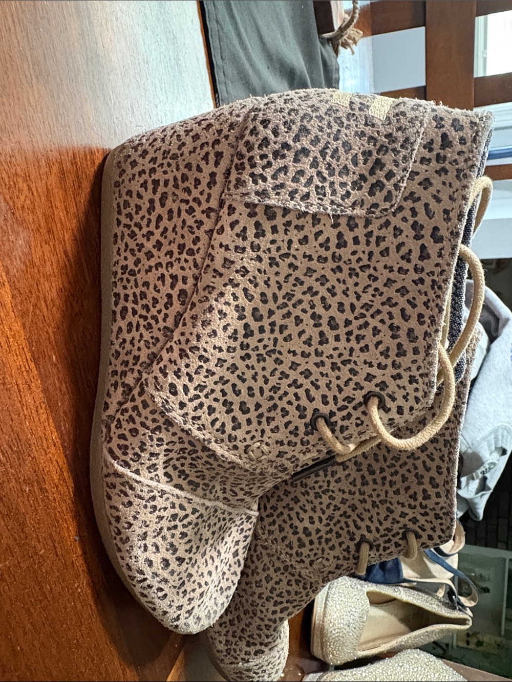 Tom’s Women’s Leopard Print Drawstring Bucket Bag - Neutral Size 6.5